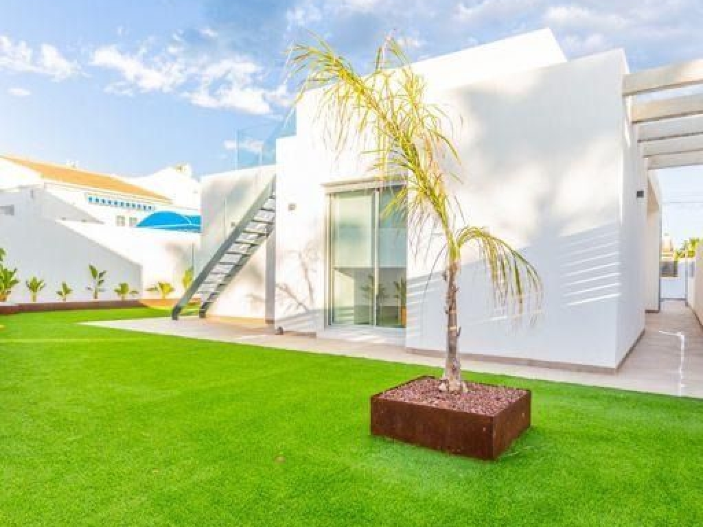 3 Bedroom 2 Bathroom Villa in Torrevieja