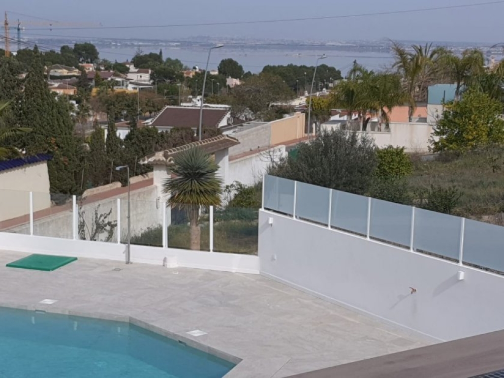 5 Bedroom 4 Bathroom Villa in Torrevieja