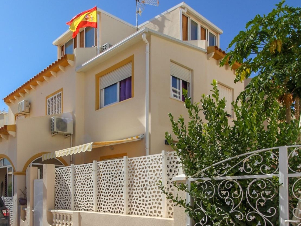 4 Bedroom 2 Bathroom Terraced house in Orihuela Costa