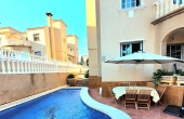4-2444/2317, 3 Bedroom 2 Bathroom Villa in Orihuela Costa